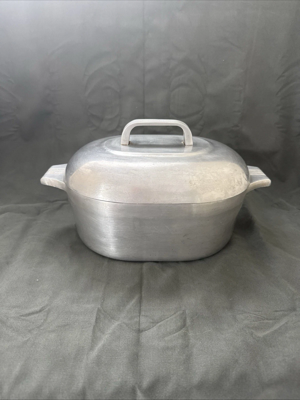 Vintage WagnerWare Sidney -0- Magnalite Oval Roasterette 4263
Opens in a new window or tab