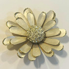 Large Vintage White Enamel Daisy Brooch Rhinestone Center Gold Tone Flower Pin — photo 1