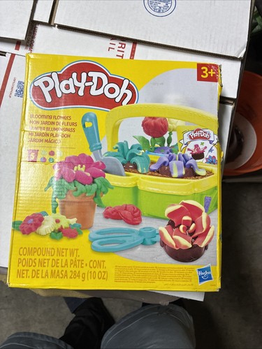 Play-Doh Blooming Flowers Playset - New in Sealed Box