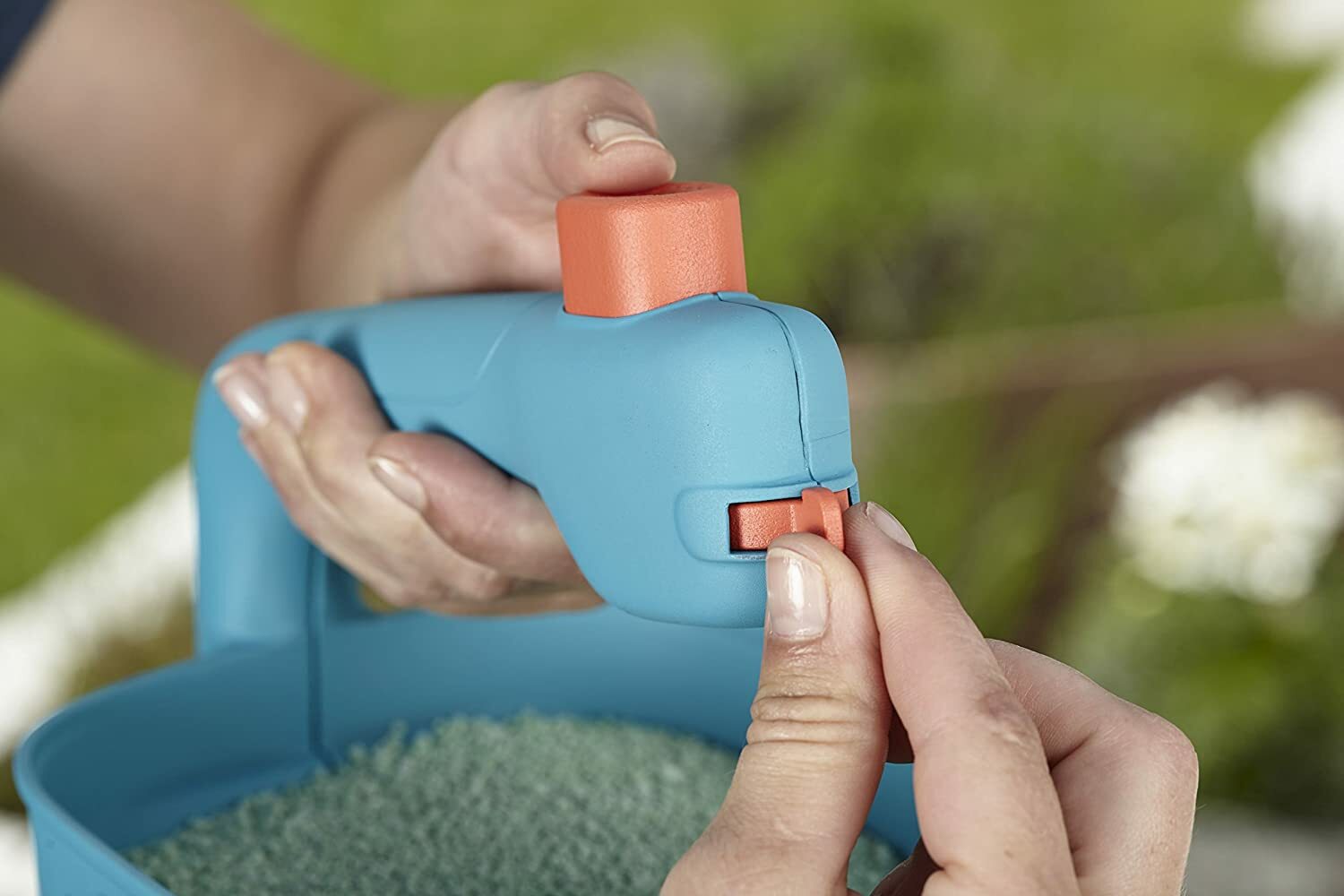 GARDENA Hand Garden Spreader Fertilizer Seed Seeder Lawn Grass EasyTo