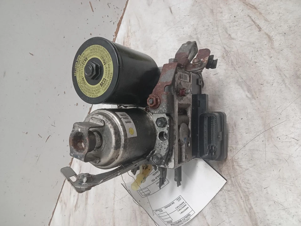 Used ABS Pump and Motor Assembly fits: 2008 Toyota Prius Actuator and Pump Assem Foto 2 de 4
