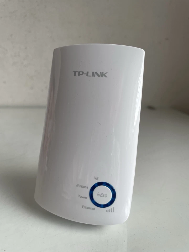 TP-LINK TL-WA850RE Universal Wireless 300Mbps  Wi-Fi Range Extender - White - Image 3 of 4