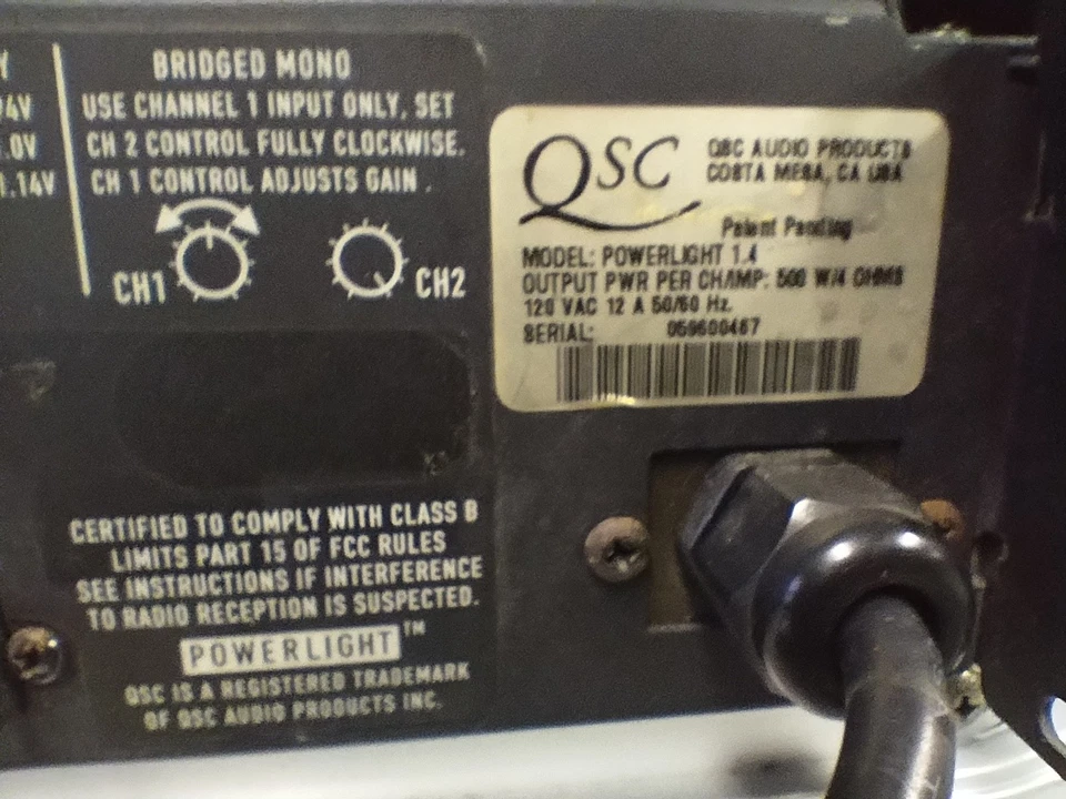 QSC Powerlight 1.4 Amplifier Professional Audio Amplifier in a case - Image 3 of 4