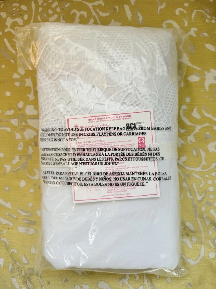Falda de cuna Lilly Pulitzer X Pottery Barn para niños con borde de ojales blanca decoración de guardería Foto 2 de 4