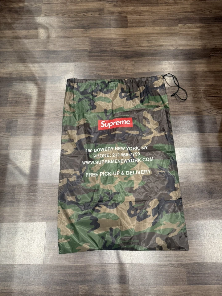 Bolso Supreme Logo Camuflaje FW25 NUEVO (SE ENVÍA RÁPIDO) Foto 4 de 4