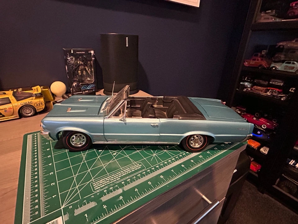 AMERICAN MUSCLE '64 PONTIAC GTO , 1/12 DIE-CAST, RARE !! - Image 2 of 4