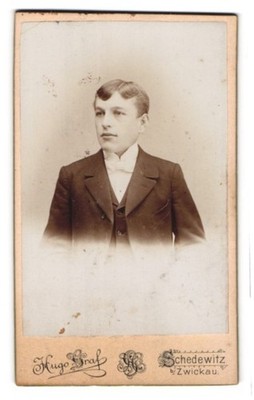 Photograph Hugo Graf, Schedewitz, Hauptstr. 71, young guy in suit and Wes 