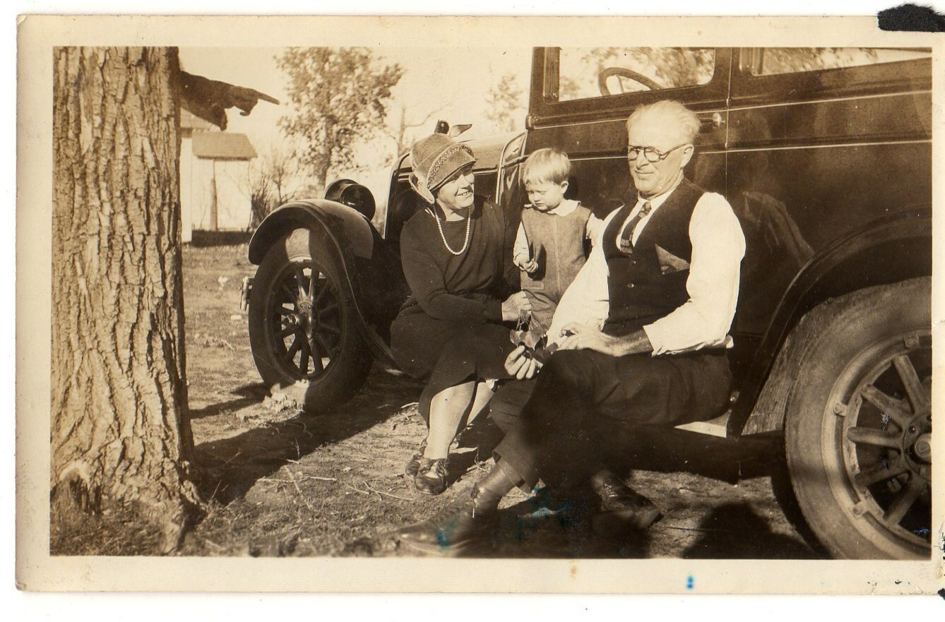 a2 Antique Photo Nebraska Grandpa grandson / ford car 025a INSTITUTO