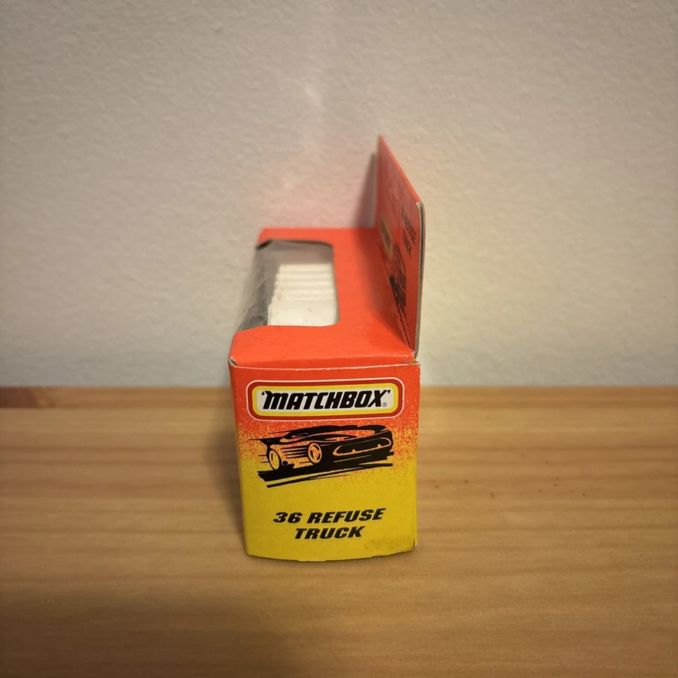 Camión de rechazo Matchbox Matchbox #36 nuevo en paquete 1993 naranja con volquete blanco error raro Foto 4 de 4