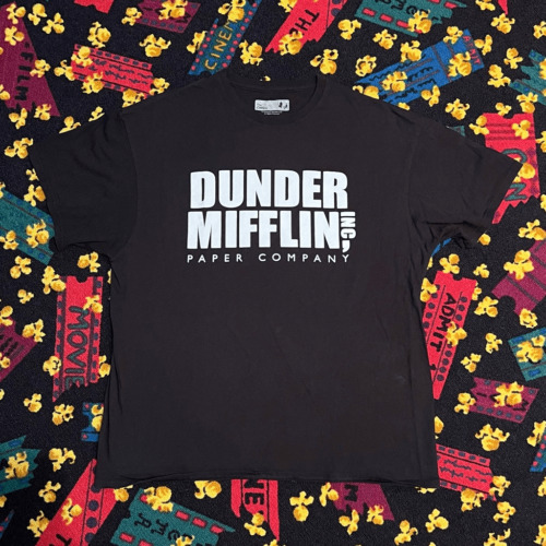 ayuda me bana enpeñar on X: o gio me deu uma camiseta da dunder mifflin  𝔭𝔞𝔭𝔢𝔯 𝔠𝔬𝔪𝔭𝔞𝔫𝔶  / X