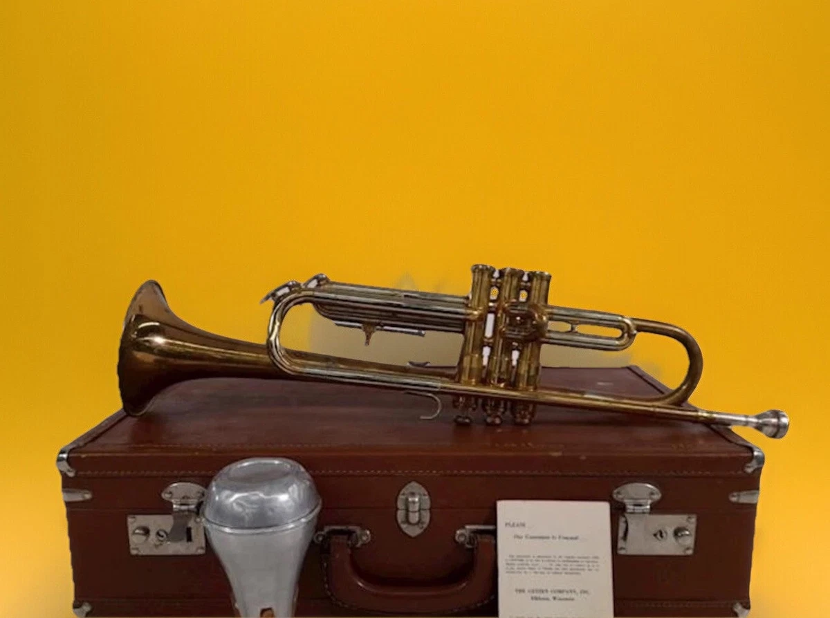 Vintage Getzen 300 Series Elkhorn Trumpet SN K7702 w/Case, Mute