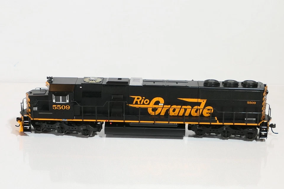 Walthers 920-40605 HO Locomotive DC Southern Pacific 6323/8223 F7A/F7B Proto 2k - Image 4 of 4