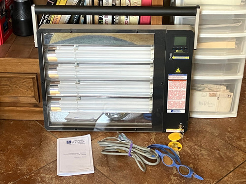 National Biological HANDISOL II Phototherapy Device w/137 Treatments Left