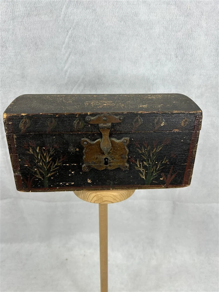 antique box small dome top  8x4x4 decorated dovetail/snipe hinges 18th original - Image 2 of 4