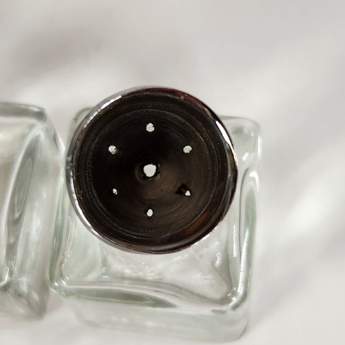Miniature Glass Salt And Pepper Sharkers Vintage - Picture 12 of 15