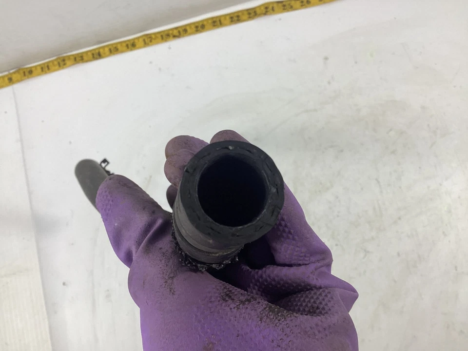 Manguera de radiador Toyota Prius 2010-2015 derivación de agua no. 1 16261-37070 OEM. Foto 3 de 4