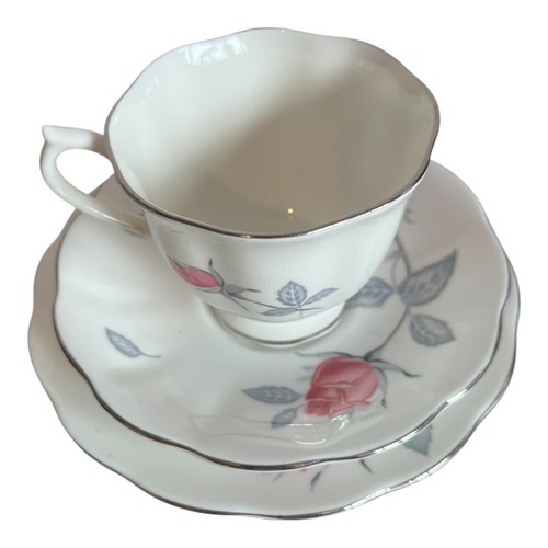 Royal Albert Trent Rose 21 Piece Bone China Tea Set - Vintage 1950s - Picture 10 of 23