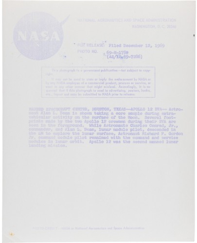 H002 Rare Alan Bean Signed, with Added Comments, Vintage NASA "Type One" Photo - Imagen 2 de 6