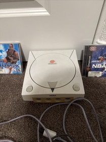 Sega Dreamcast Console, 2 Controllers,nba 2k1, nba 2k2 with hdmi cable cord