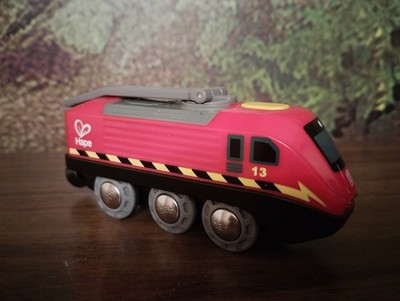 Hape kurbelbetriebener / Aufziehzug für Brio & Thomas Holzeisenbahn.