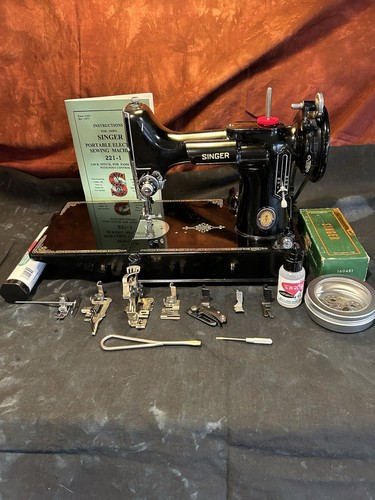 Vintage 1948 221 Black Singer Featherweight Portable Sewing Machine/Accessories