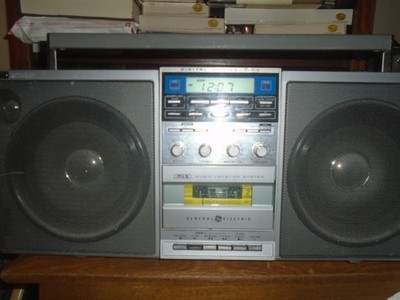 Vintage General Electric GE 3-6035 A Radio Boombox Ghetto Blaster READ