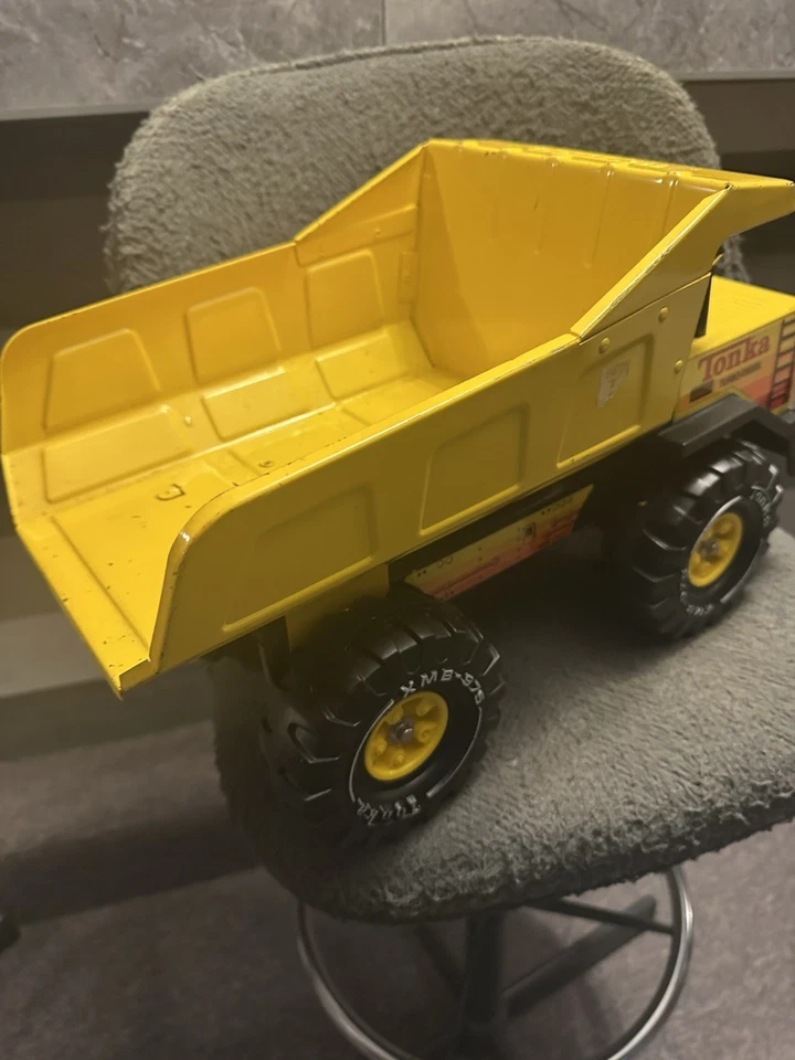 Camión de volteo Tonka Mighty diésel vintage acero prensado 1993 ¡RARO! Foto 3 de 4