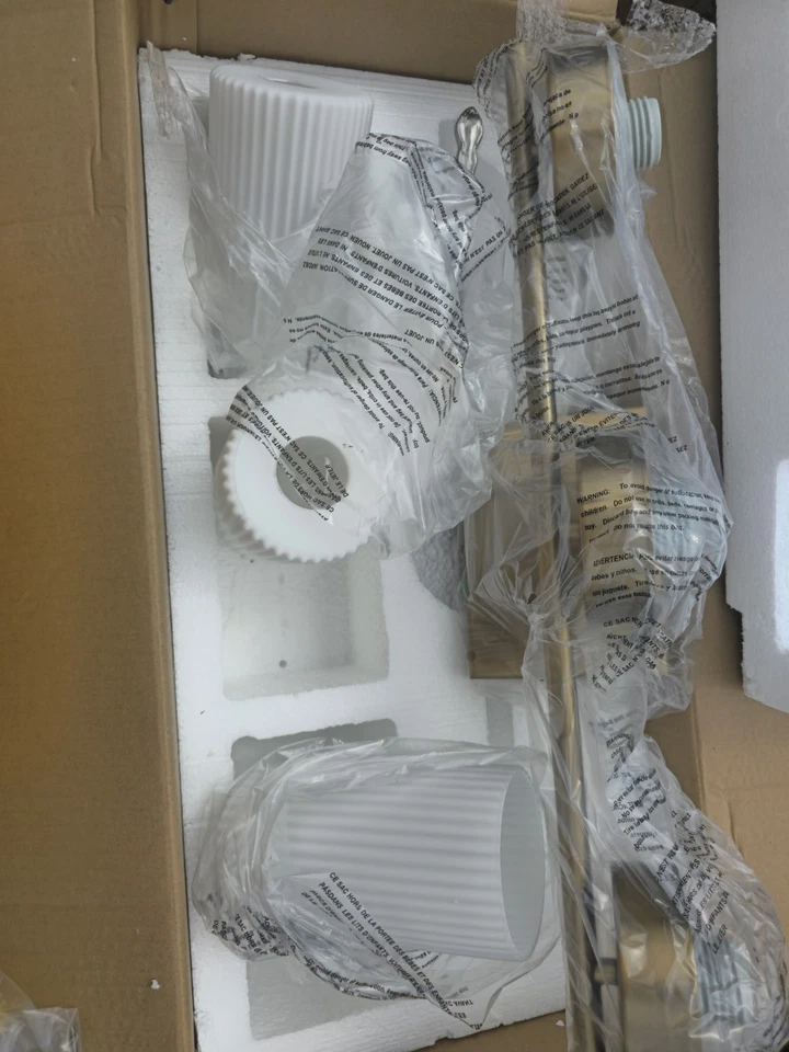 Luz de tocador de baño Kichler 55112 Ciona 3 luces 24" W - latón natural cepillado Foto 3 de 4