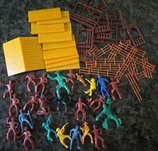 Vintage Plastic Wild West Playset Cowboys Figures Fencing Roof Lot AS IS