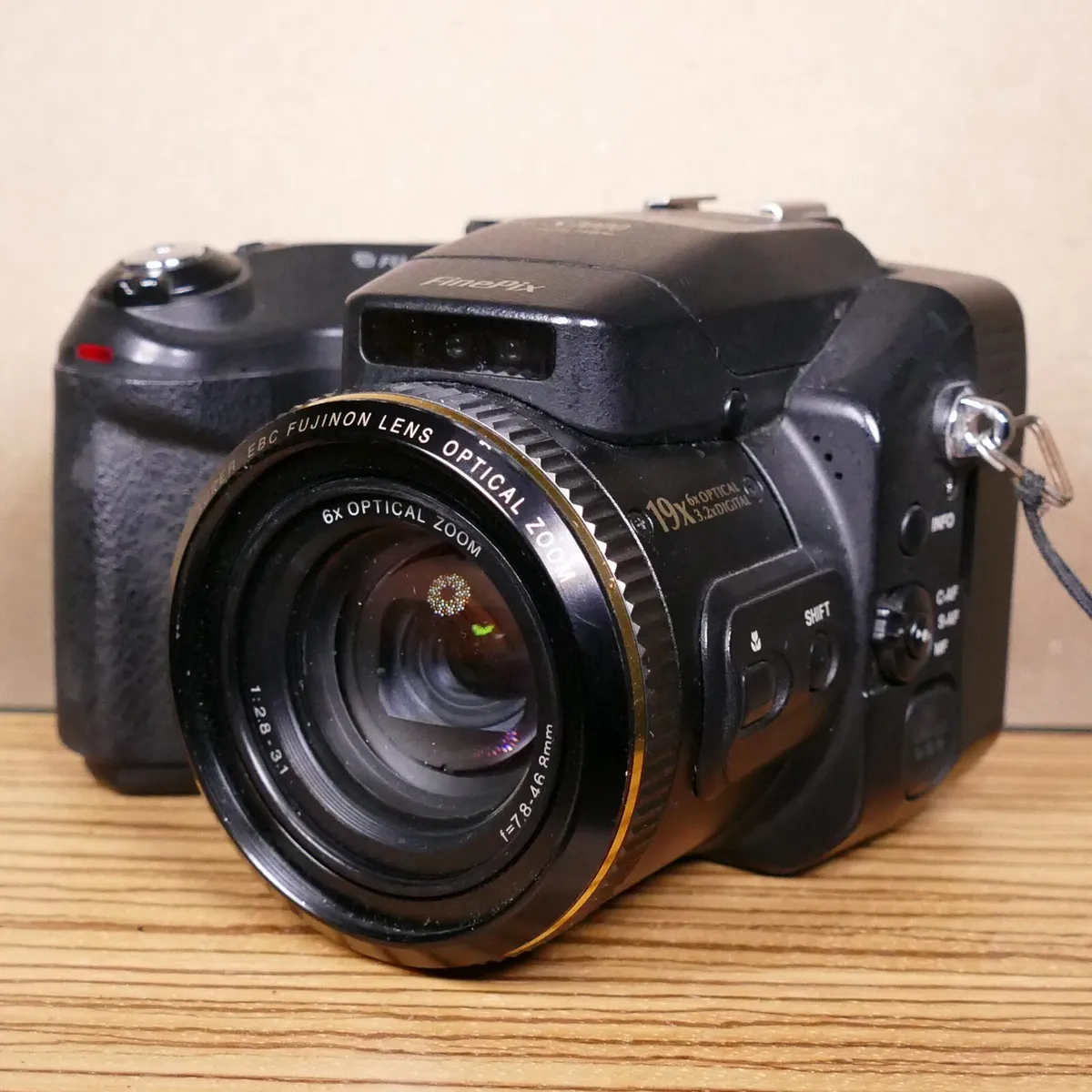 Fujifilm FinePix S7000 Digital Bridge Camera - See Description