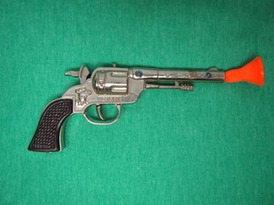 Vintage Victory Cowboy Revolver Die 