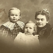 Antique Cabinet Card Photograph Mother & Children Missouri Valley IA