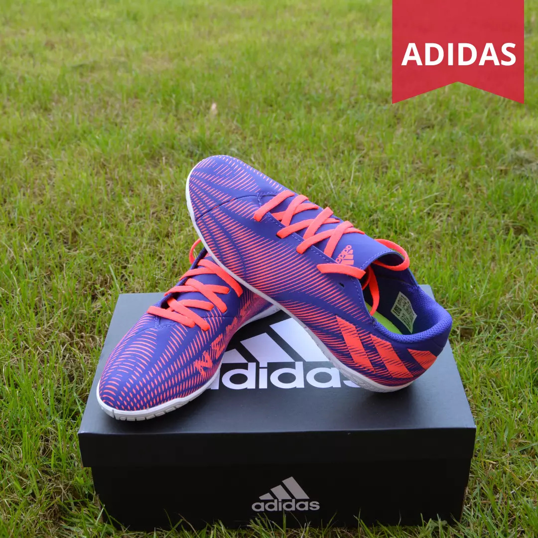 Football shoes deals under 4