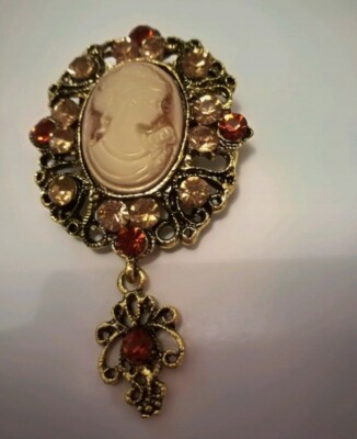 Jolie Broche Femme Vintage - élégance Rétro, Pièce Unique D'occasion