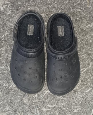 Crocs Kids fur lined classic clogs  size 4 Black 