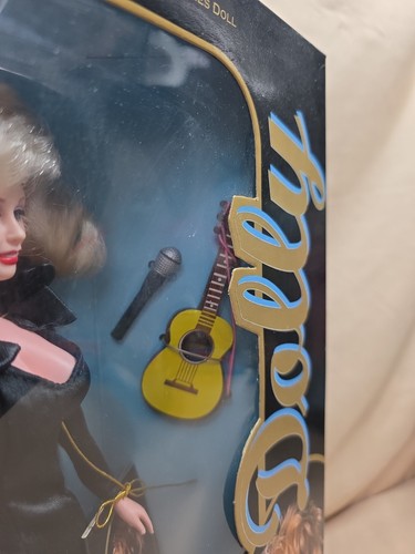 12" Dolly Parton in Black Dress 1996 Collector Series Doll #41190 - Afbeelding 4 van 14