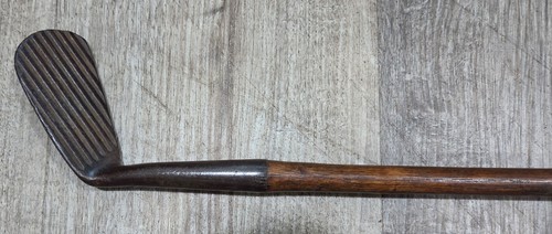 Antiguo Club de Golf Mashie Wilson 12A Ranura Profunda Varilla Madera de Nogal - Imagen 4 de 10