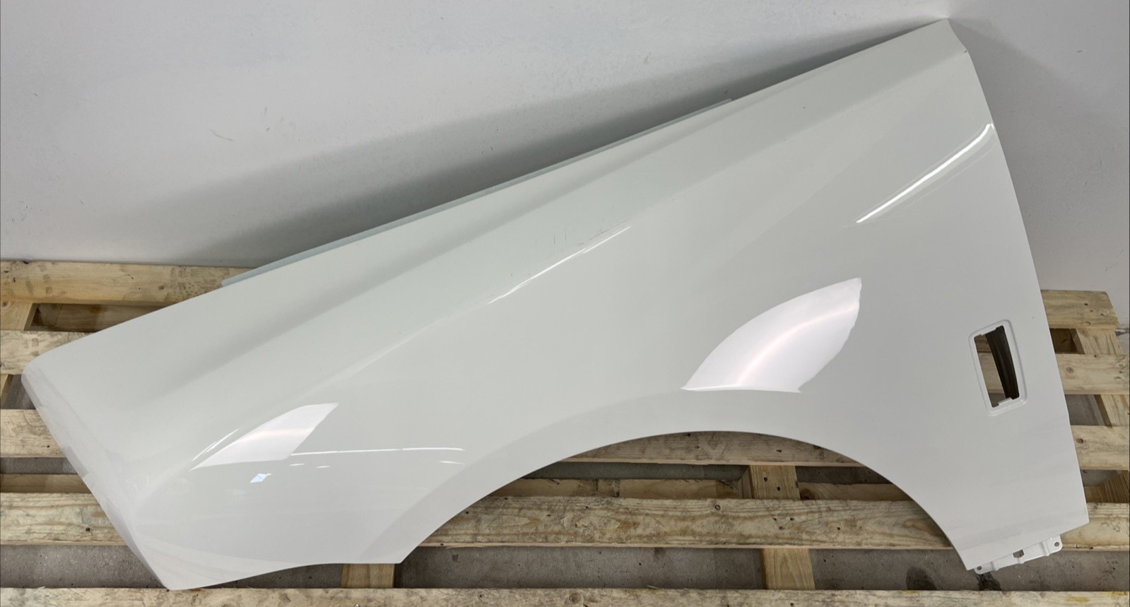 ROLLS ROYCE CULLINAN FENDER LEFT DRIVER 2019-2023 2026 WHITE OEM