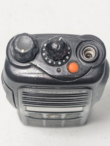 Motorola HT1550 XLS UHF 450-527 MHz 255 Channel Front Panel Programmable GMRS - Photo 2/10