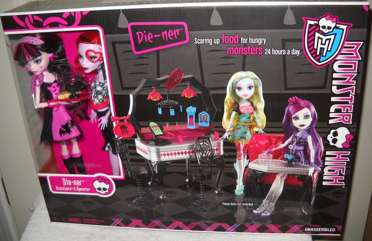 7449 NRFB Mattel Monster High Die-ner with Draculara & Operetta