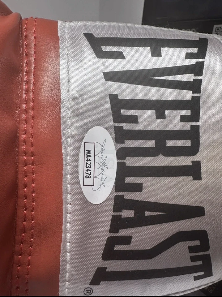 Floyd Mayweather Jr. Signed Autograph Boxing Glove JSA Auto COA Red Everlast - Image 4 of 4