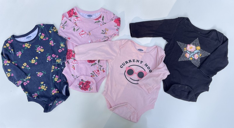 Baby Long Sleeve Body Suits Old Navy Size 6 to 18 Months Lot mix