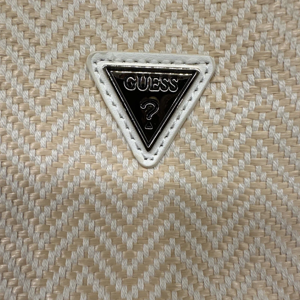 GUESS 白色托特包手提包钱包银色标志夏季海滩包吸管 — 第 2/4 张图片