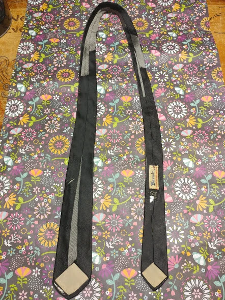 VINTAGE TIE DARWIN "FOR MEN WHO WANT PERFECTION" SILK BLACK & SILVER COLOR BLOCK - Image 4 of 4