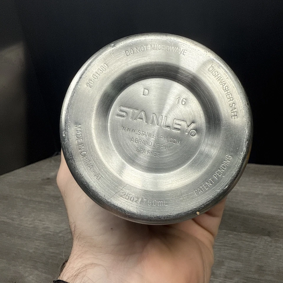 Stanley Classic Stainless Steel Vacuum Insulated Water Bottle Hammertone Green - Image 4 of 4