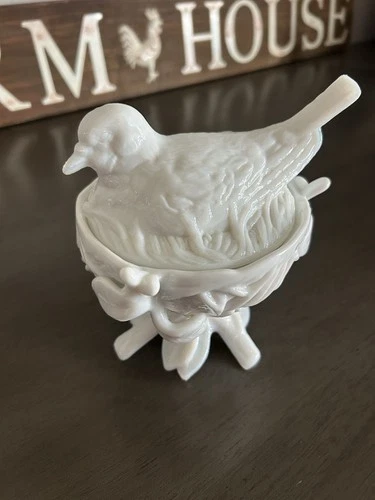 Westmoreland 1940s VTG Milk Glass Dove Robin Bird on Nest Covered Candy Nut Dish