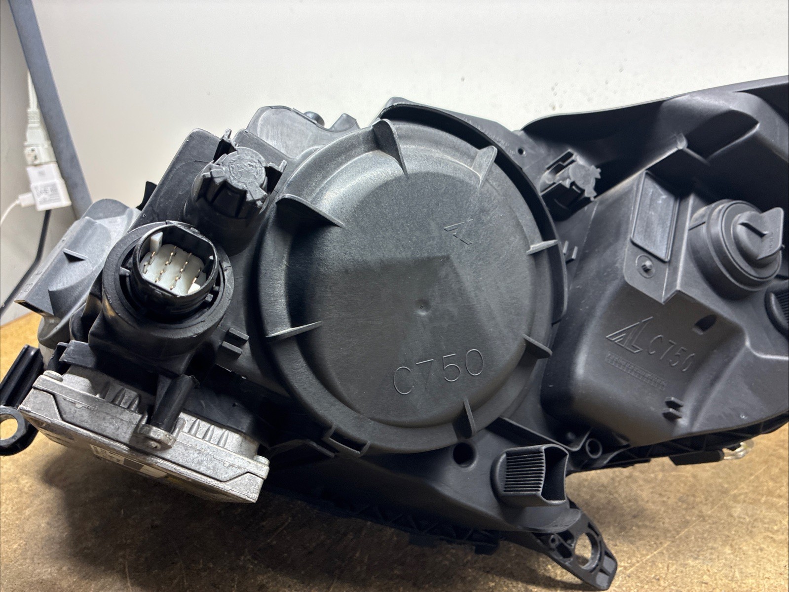 2013 - 2017 Maserati Grand Turismo Xenon Right RH Side Headlight Used OEM 294588