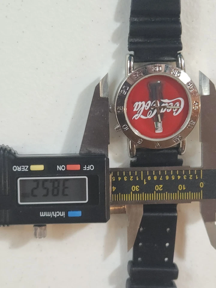 RARO VINTAGE Coca-Cola Relógio de Disco Garrafa Giratória com Mostrador Vermelho Iluminado Funcionando - Imagem 2 de 4