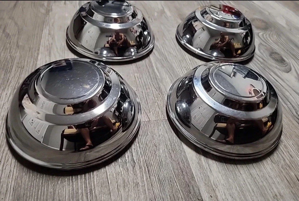 Tapas centrales para ruedas de coche de policía Dodge Charger 2006-2022 - 04782792AA - con tuercas Foto 2 de 4