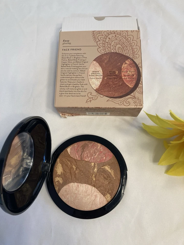 LauraGeller - Iluminador facial al horno, rubor y glaseado corporal .88 oz abollado Foto 3 de 4